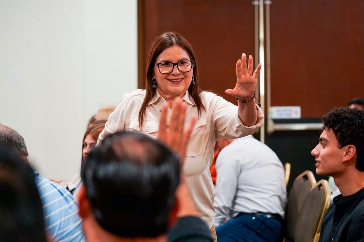 Imelda Castro Castro sostiene encuentro ciudadano en Mazatlán