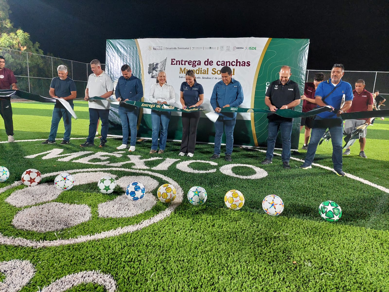Inauguran canchas de futbol del programa Mundial Social en Guamúchil