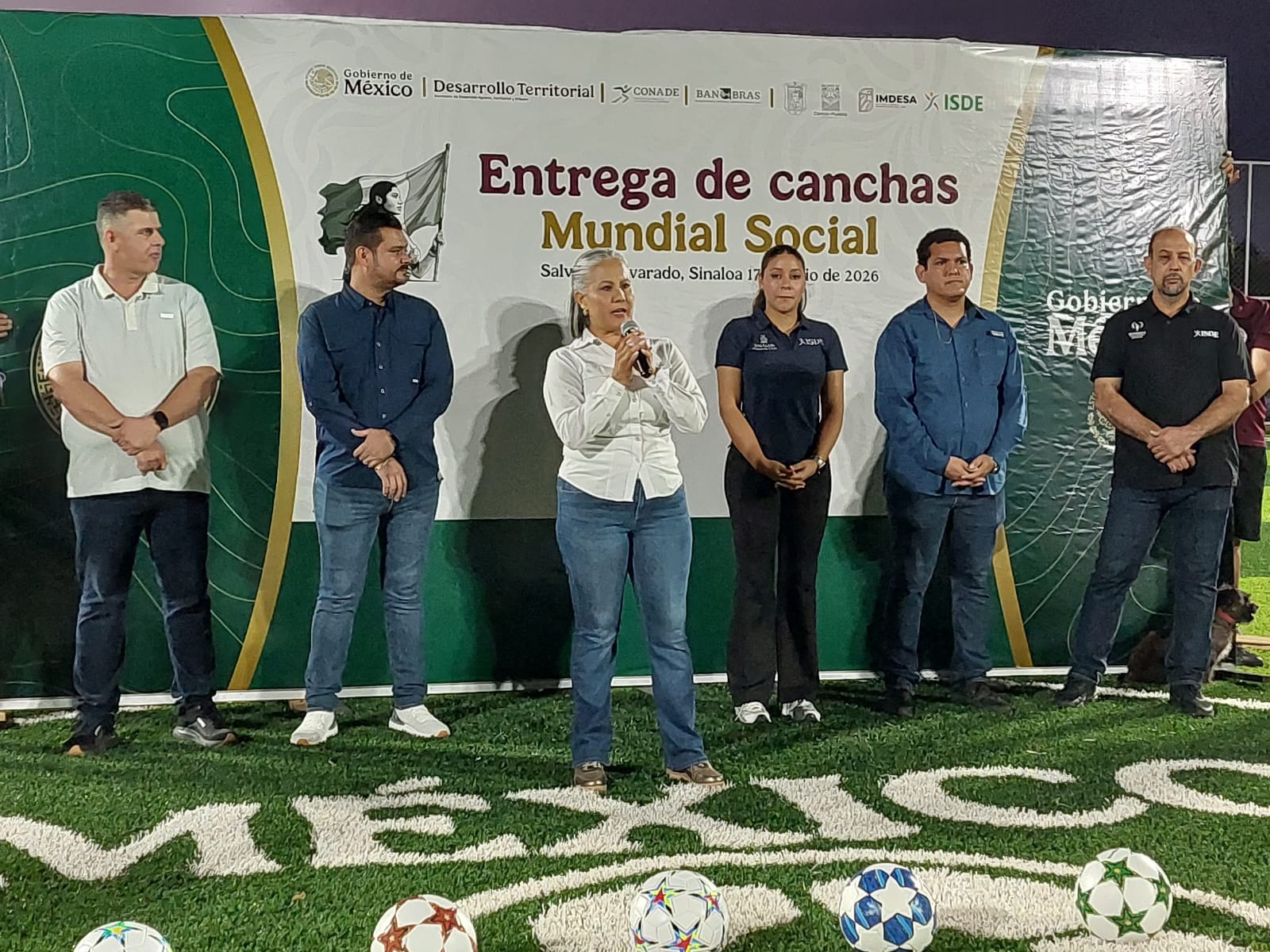 Inauguran canchas de futbol del programa Mundial Social en Guamúchil