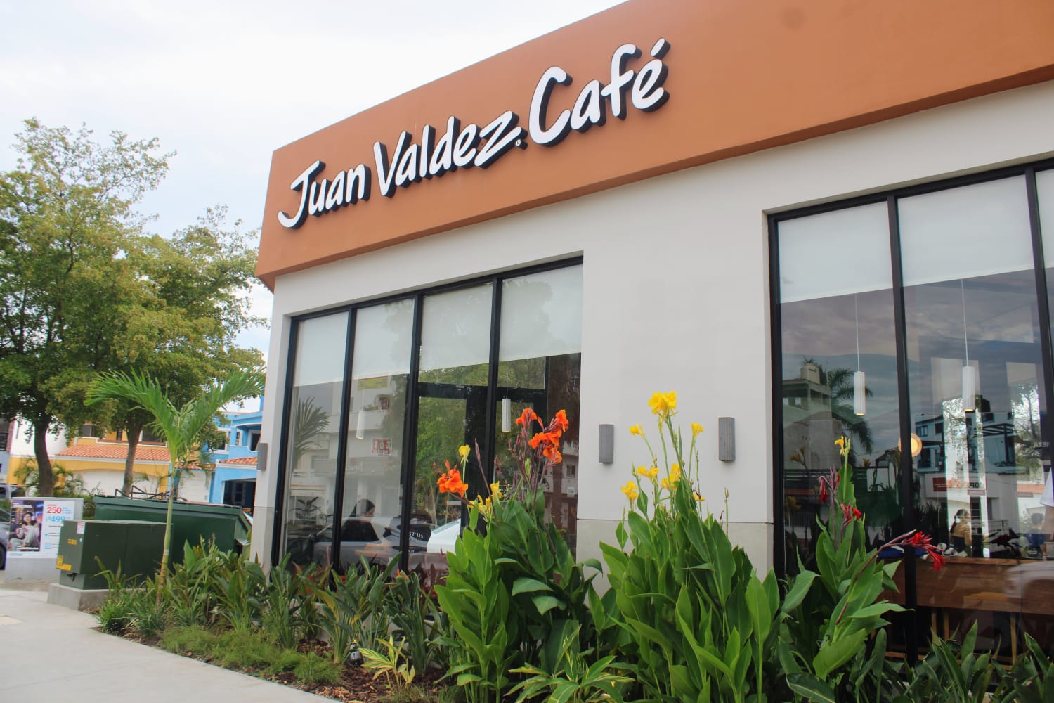 Inauguran sucursal drive thru de Juan Valdez Café en Mazatlán