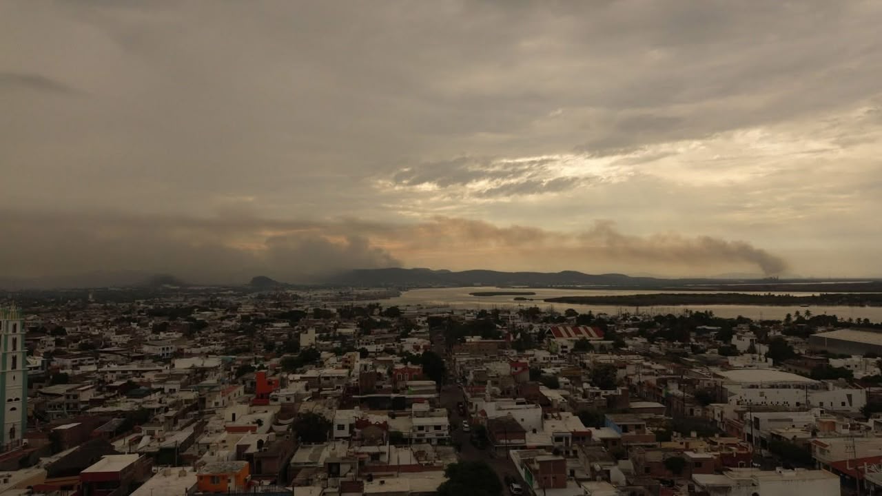 Humo incendio en basurón de Mazatlán