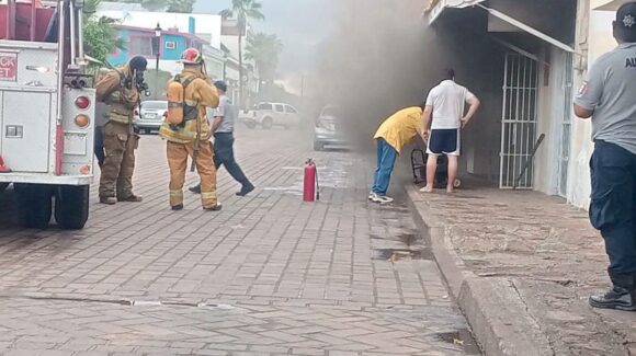 Incendio en comercio del Centro Histórico de Mocorito moviliza a Bomberos; no hubo personas lesionadas