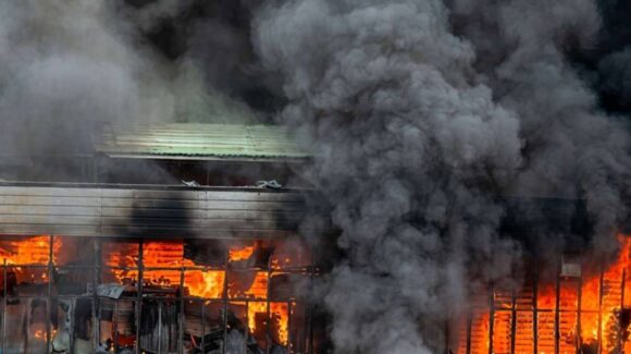 Se incendia fábrica de calzado en China; primer balance oficial reporta 28 muertos