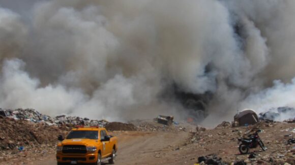 Incendio en el relleno sanitario de Mazatlán, Sinaloa cumple tres días; autoridades emiten recomendaciones por presencia de humo