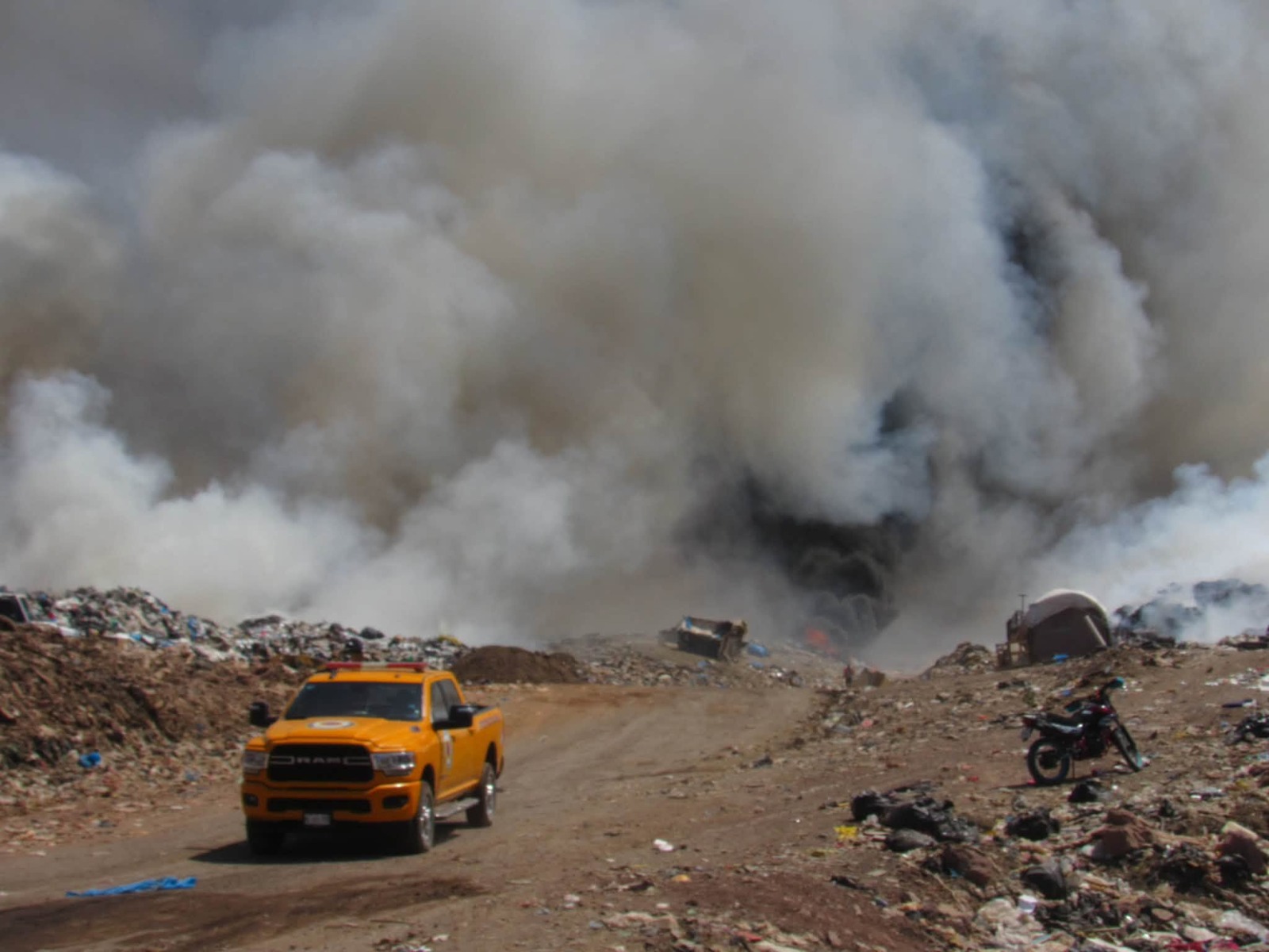 Incendio en el relleno sanitario de Mazatlán cumple tres días