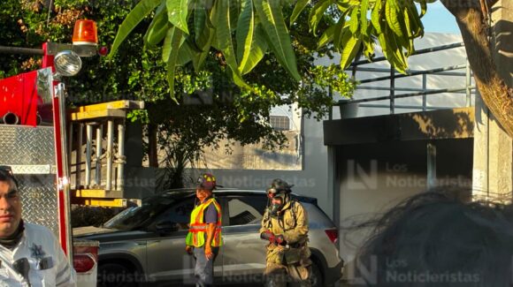 Una mujer y un adulto mayor lesionados tras incendio de vivienda en el sector Scally en Los Mochis, Sinaloa