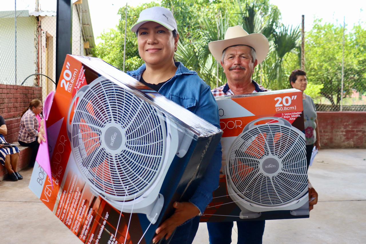 Inicia programa de entrega de abanicos en Badiraguato