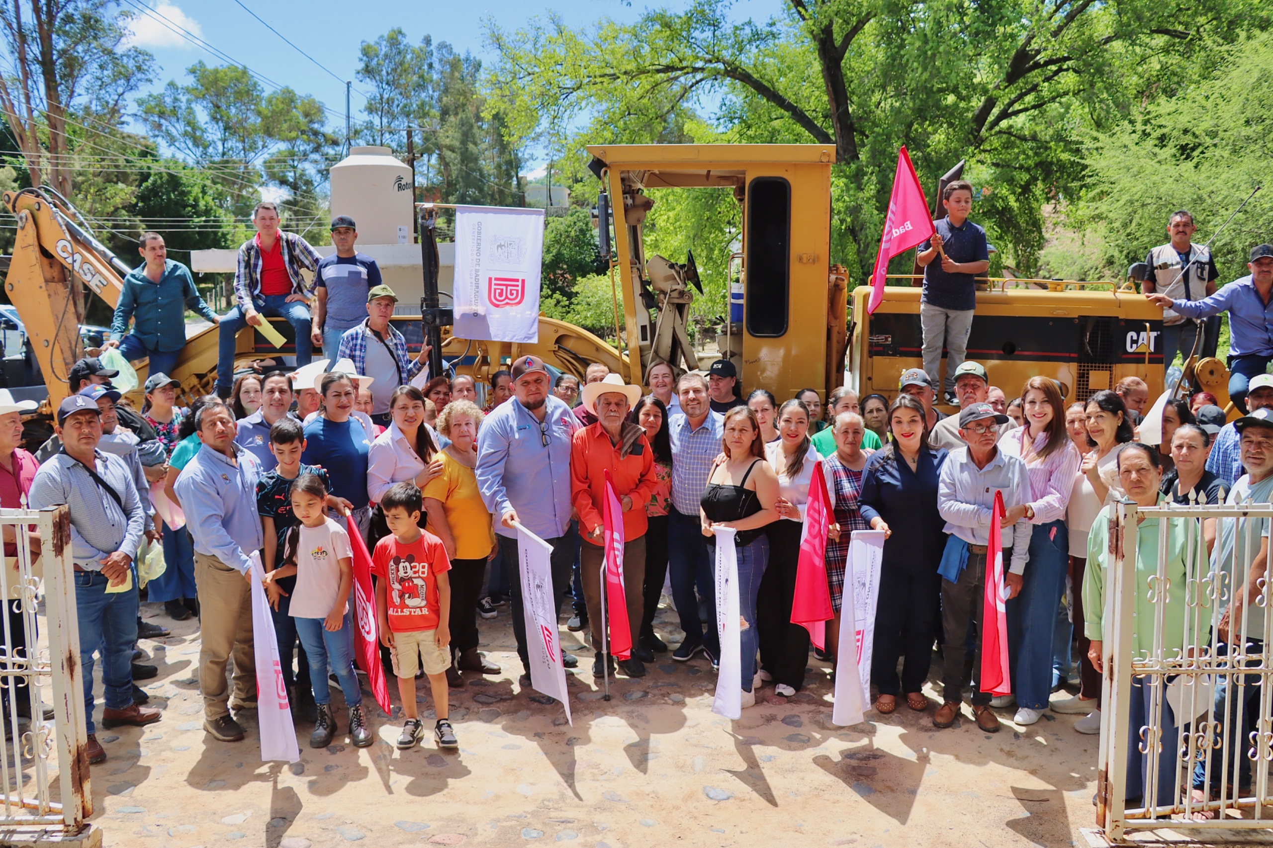 Inicia obra de pavimentación y alumbrado en Santiago de los Caballeros, Badiraguato