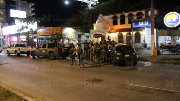 Intento de despojo de vehículo provoca fuerte operativo policiaco en Zona Dorada de Mazatlán, Sinaloa