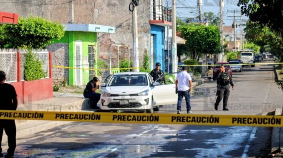 Intentan despojar de su vehículo a conductora de plataforma en la colonia Sánchez Celis en Mazatlán, Sinaloa