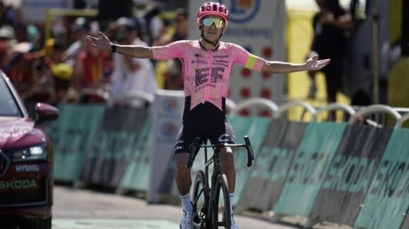 Isaac del Toro acaricia el podio y asegura el jersey blanco tras sobrevivir a la etapa reina del Tour de Francia