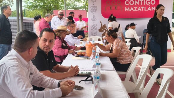 Programa “Contigo Mazatlán” brinda 32 atenciones durante jornada en Pradera Dorada II