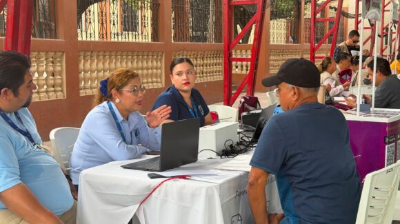 Instalan módulos de atención y servicios gratuitos en la colonia Benito Juárez de Mazatlán, Sinaloa