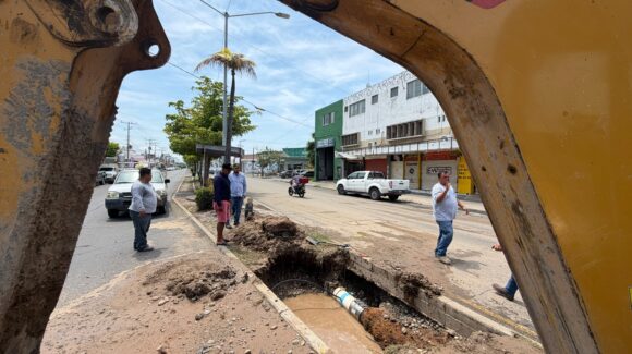 Repara Jumapam fuga en tiempo récord y devuelve el agua a cinco colonias y parte del Centro de Mazatlán, Sinaloa