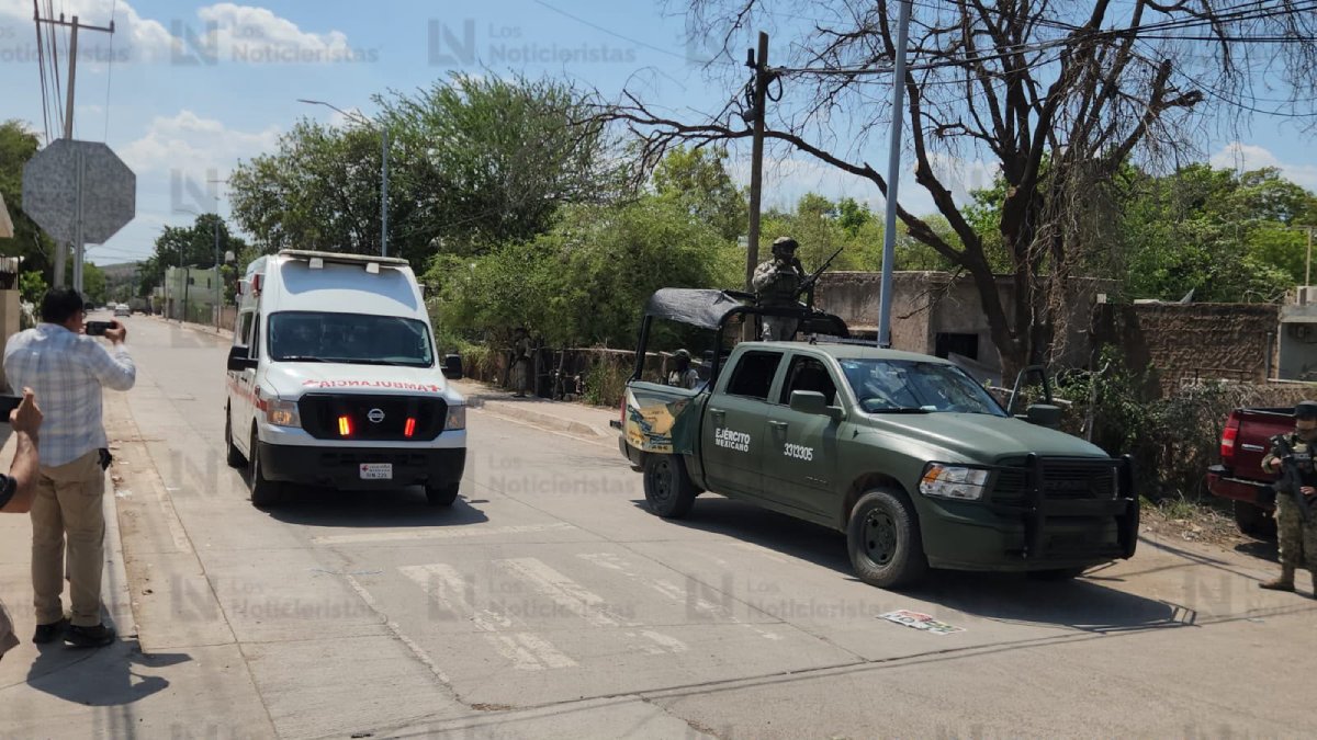lesionan a balazos a un hombre en la colonia lombardo toledano culiacan sinaloa ambulancia