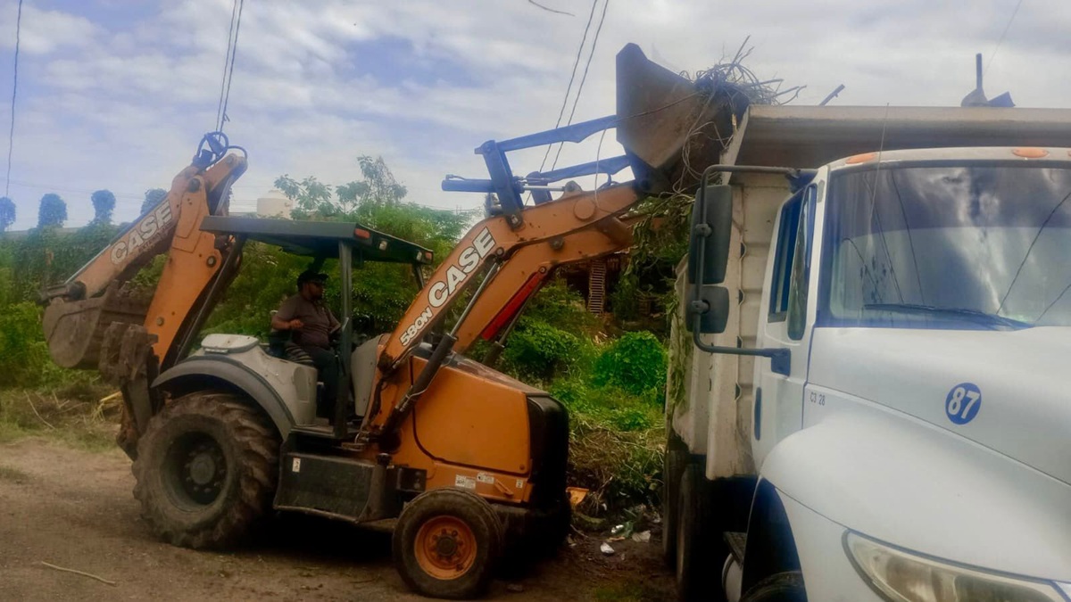 Limpieza de canales en Villa Unión, Mazatlán