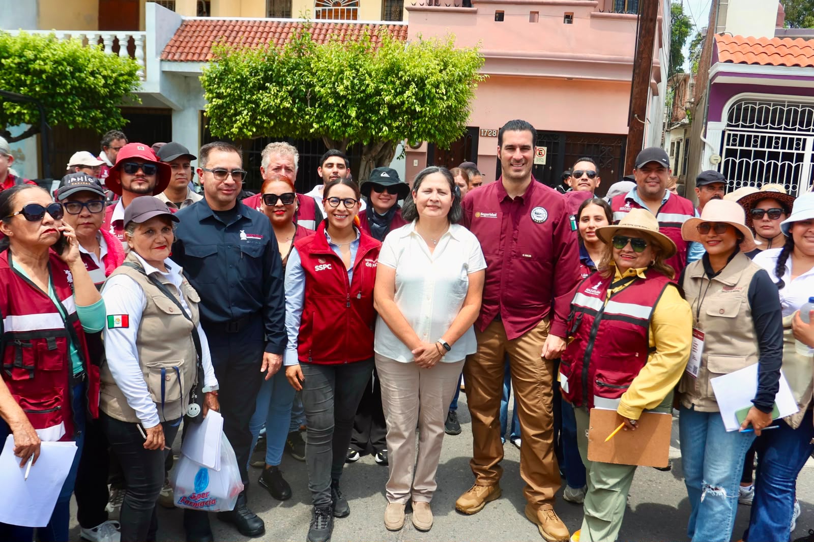 Llevan apoyos a la colonia Montuosa, en Mazatlán