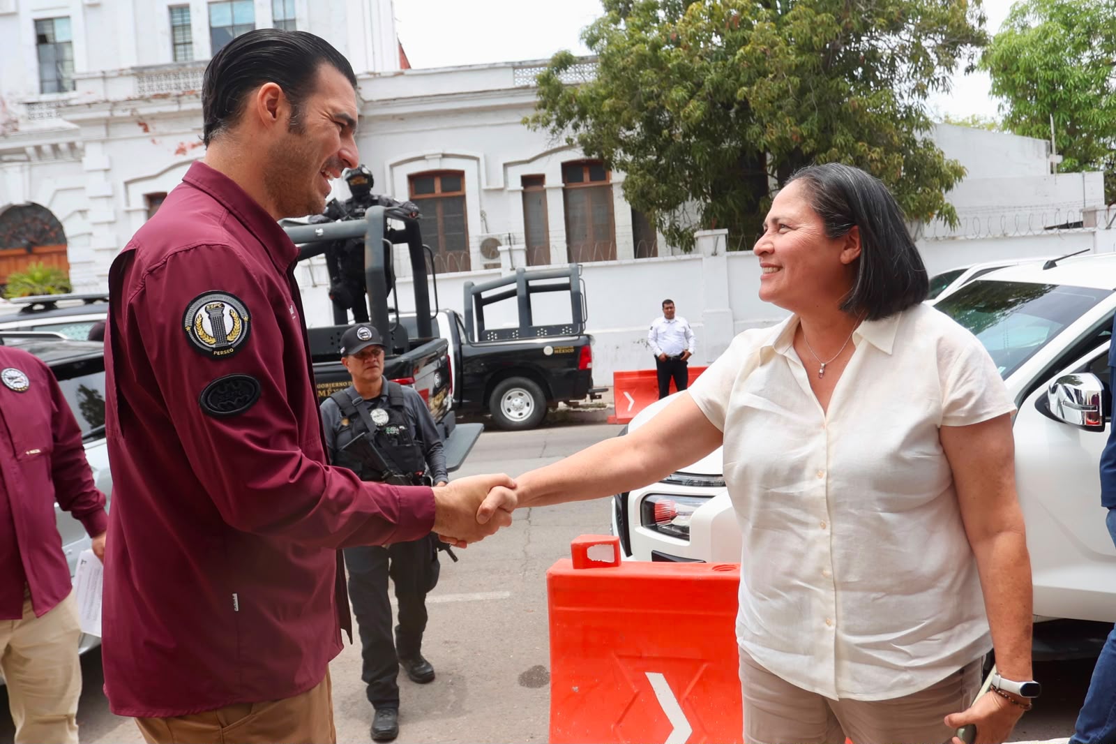 Llevan apoyos a la colonia Montuosa, en Mazatlán