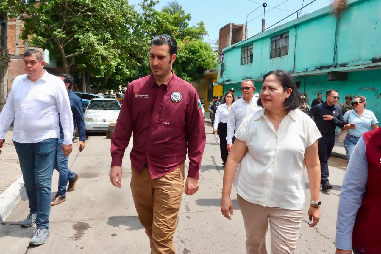 Llevan apoyos a la colonia Montuosa, en Mazatlán