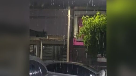 Se registran lluvias moderadas en distintas zonas de Culiacán, Sinaloa, la noche de este miércoles