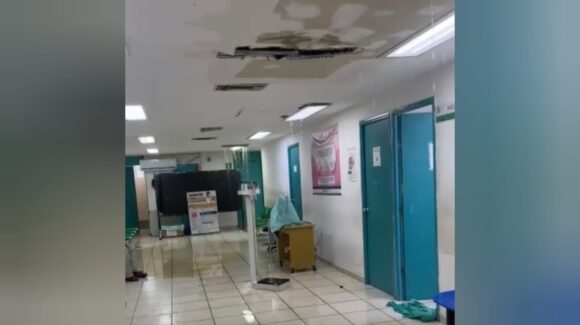 ¡Llueve más adentro que afuera! Se filtra agua por el techo de la Unidad de Medicina Familiar No. 32 del IMSS en Guasave