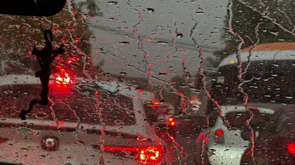 Culiacán registra fuertes lluvias intermitentes al norte de la ciudad la tarde de este viernes; consulta el pronóstico