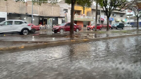 Se registran fuertes lluvias y actividad eléctrica este viernes en Culiacán, Sinaloa