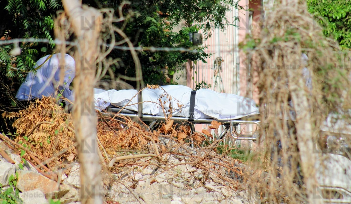 Hallan a mujer sin vida en baldío de la colonia Mazatlán III