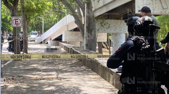 Localizan el cuerpo de una persona envuelto en bolsas negras sobre el Malecón Viejo en Culiacán, Sinaloa