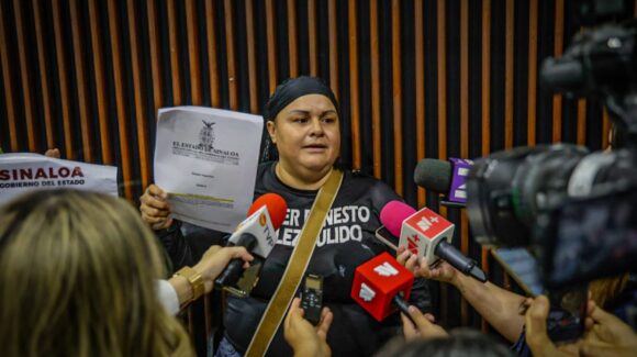 Madres en Lucha Por Tu Regreso a Casa se manifiestan en el Congreso, acusan omisiones de parte de la Comisión Estatal de Búsqueda de Sinaloa