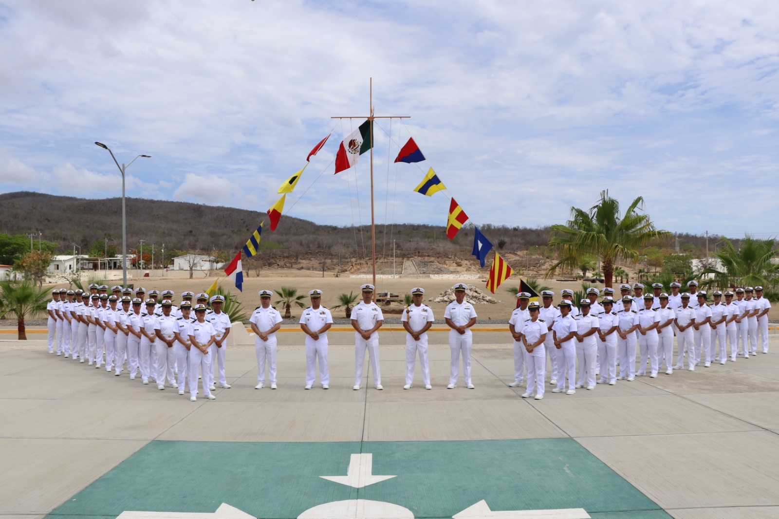 Marina gradúa a 48 nuevos oficiales en Islas Marías de Nayarit