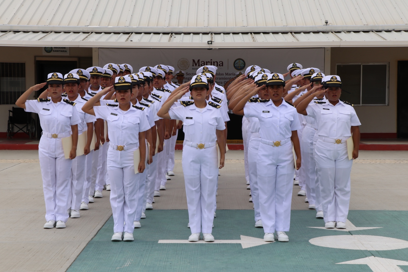Marina gradúa a 48 nuevos oficiales en Islas Marías de Nayarit