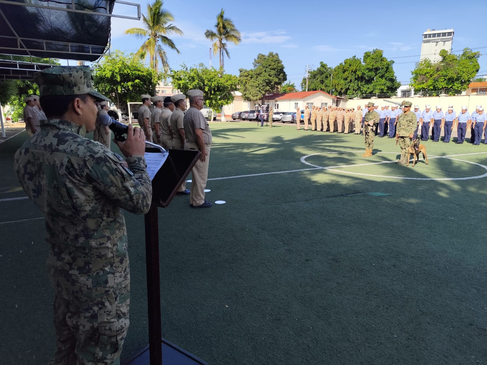 Marina realiza ceremonia de jubilación para el perro Matt en la Cuarta Región Naval