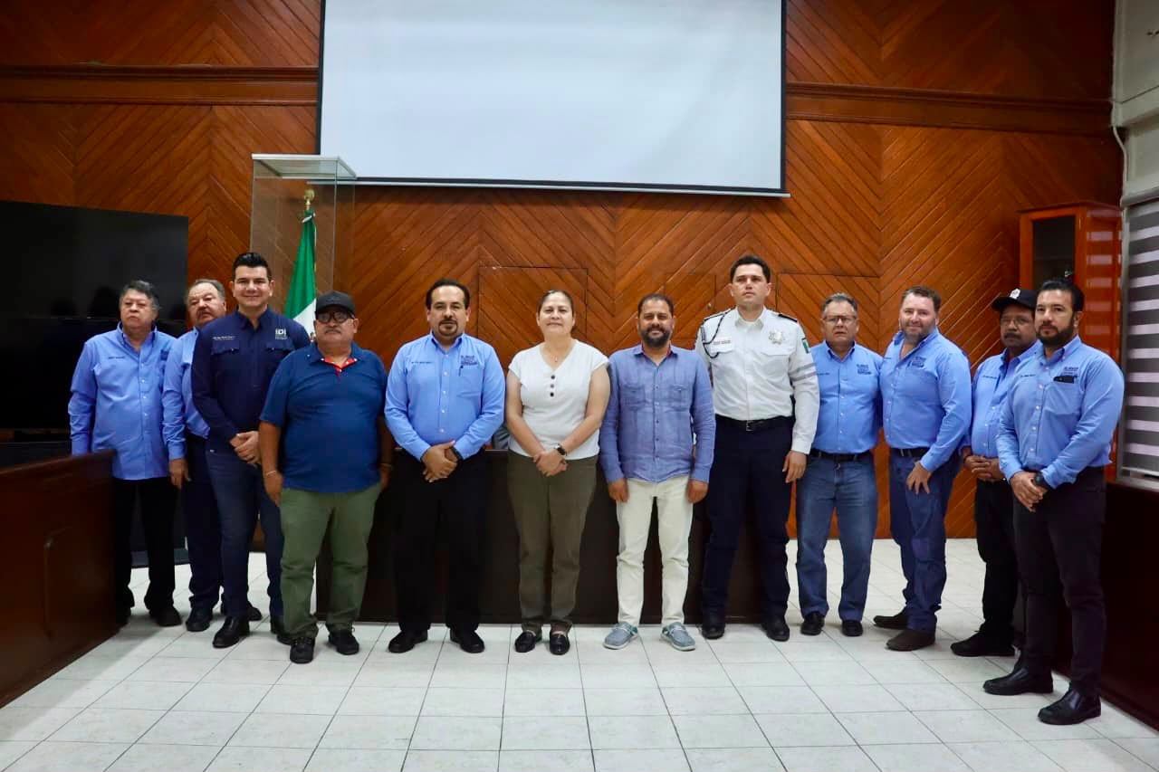 Minerva Osuna se reúne con la Alianza de Camioneros Urbanos y Suburbanos en Mazatlán
