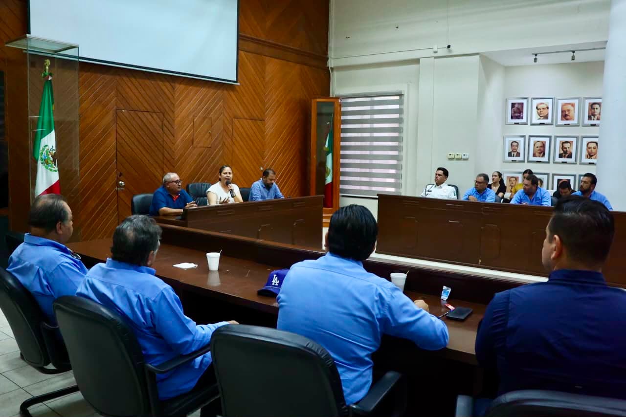 Minerva Osuna se reúne con la Alianza de Camioneros Urbanos y Suburbanos en Mazatlán