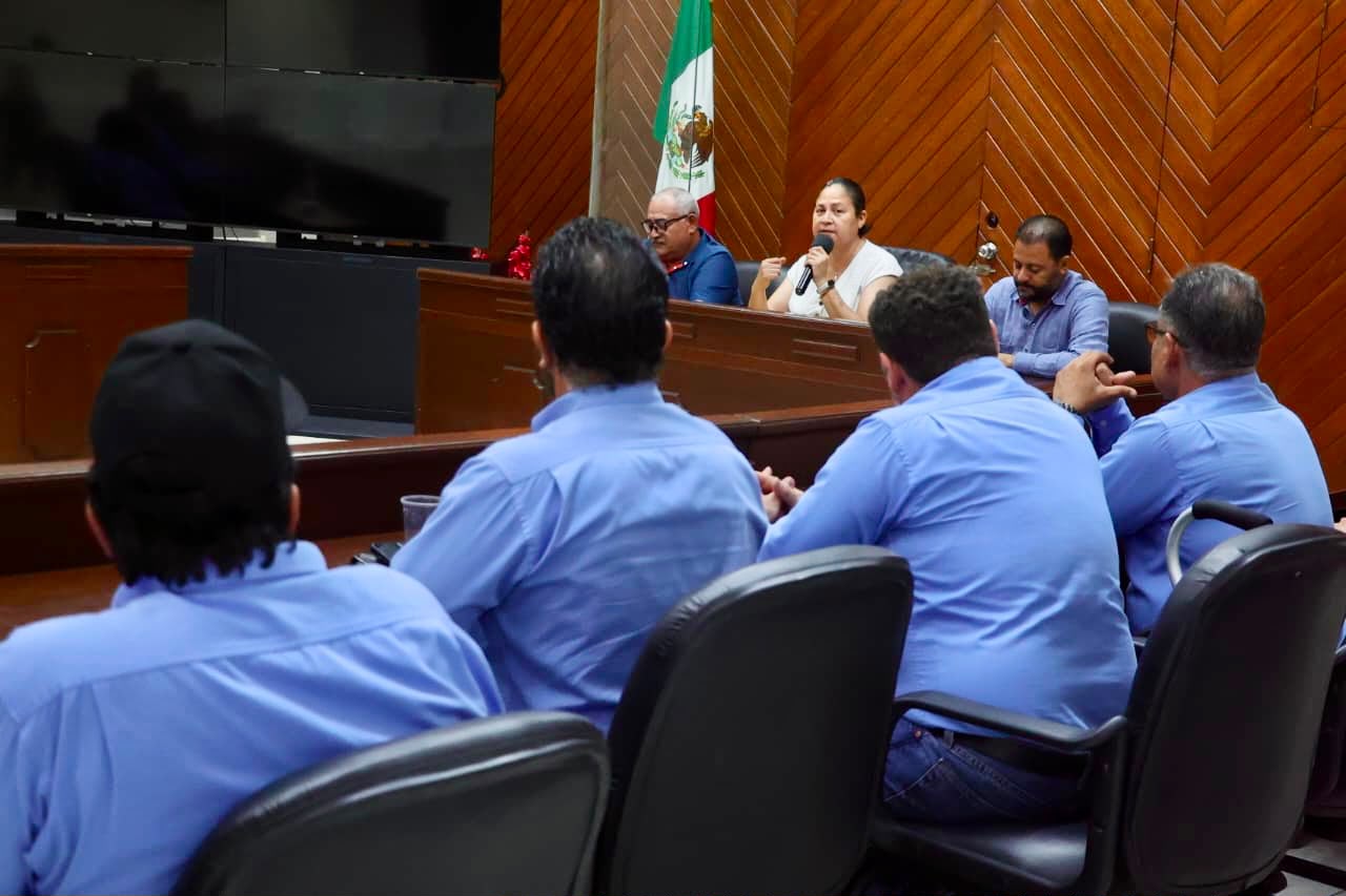 Minerva Osuna se reúne con la Alianza de Camioneros Urbanos y Suburbanos en Mazatlán