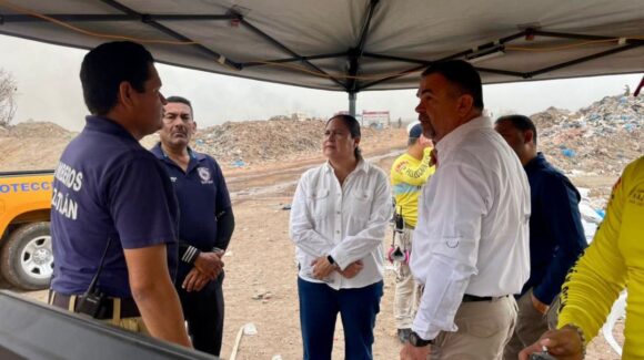 Minerva Osuna supervisa labores para controlar incendio en el Basurón Municipal de Mazatlán, Sinaloa