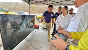 minerva osuna supervisa labores para controlar incendio en el basuron de mazatlan sinaloa