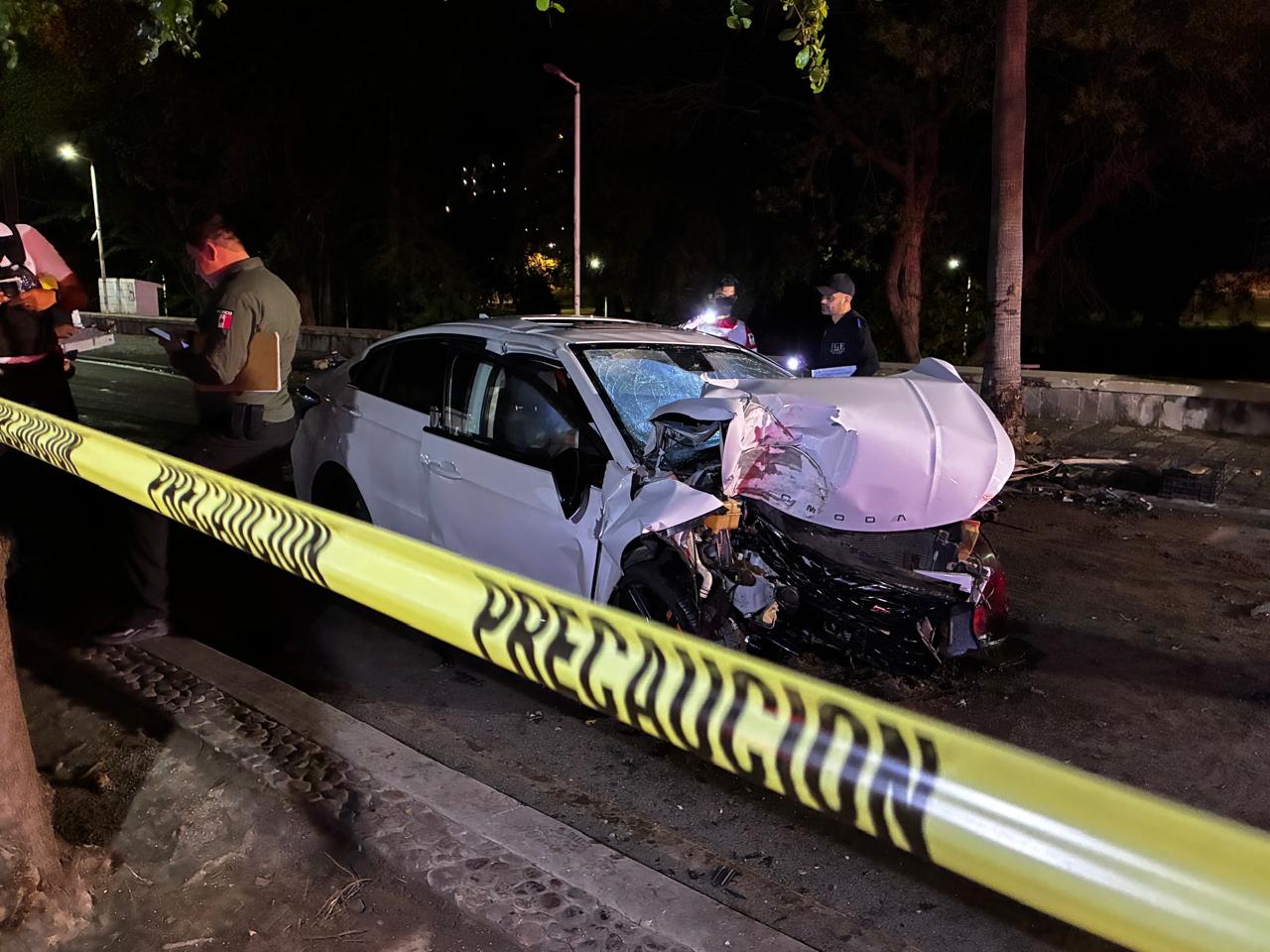 Automovilista muere al chocar contra palmera sobre El Malecón Viejo, en Culiacán