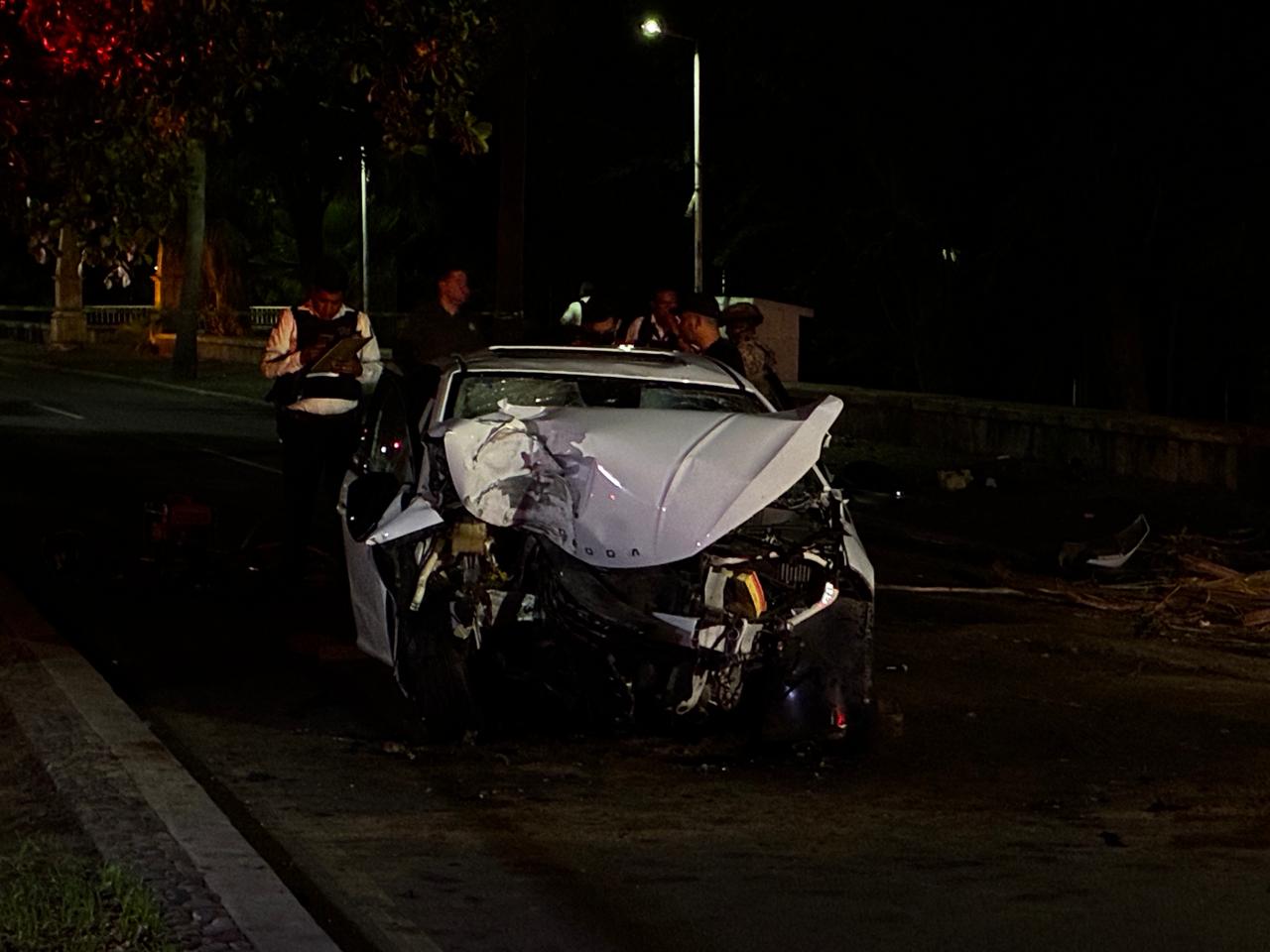 Automovilista muere al chocar contra palmera sobre El Malecón Viejo, en Culiacán