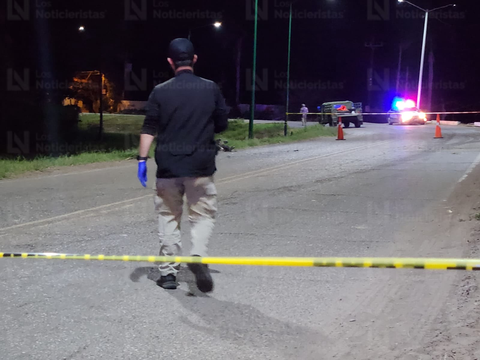 Muere motociclista al impactarse de frente contra camión de jornaleros en Villa Juárez, Navolato