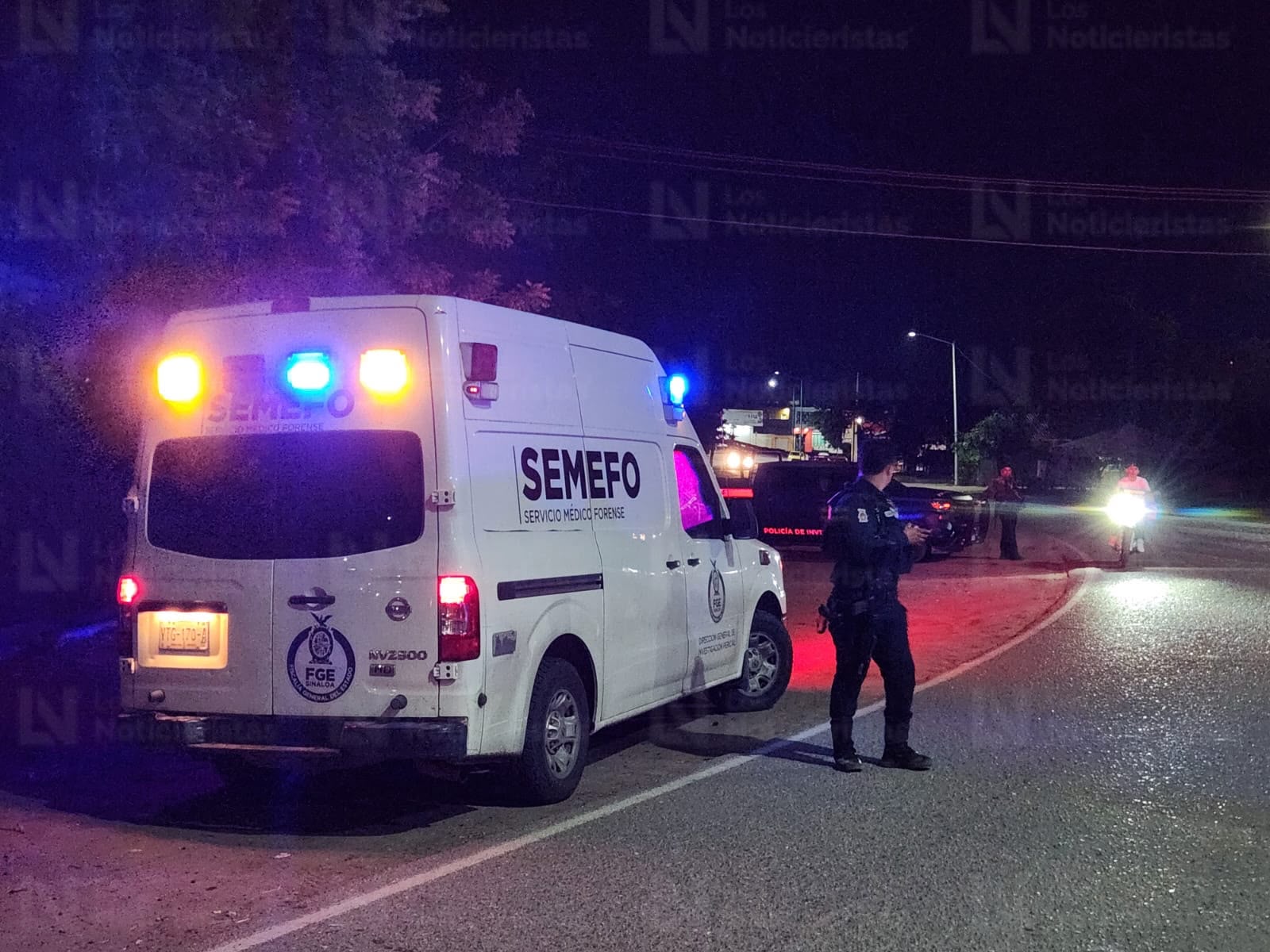 Muere motociclista al impactarse de frente contra camión de jornaleros en Villa Juárez, Navolato