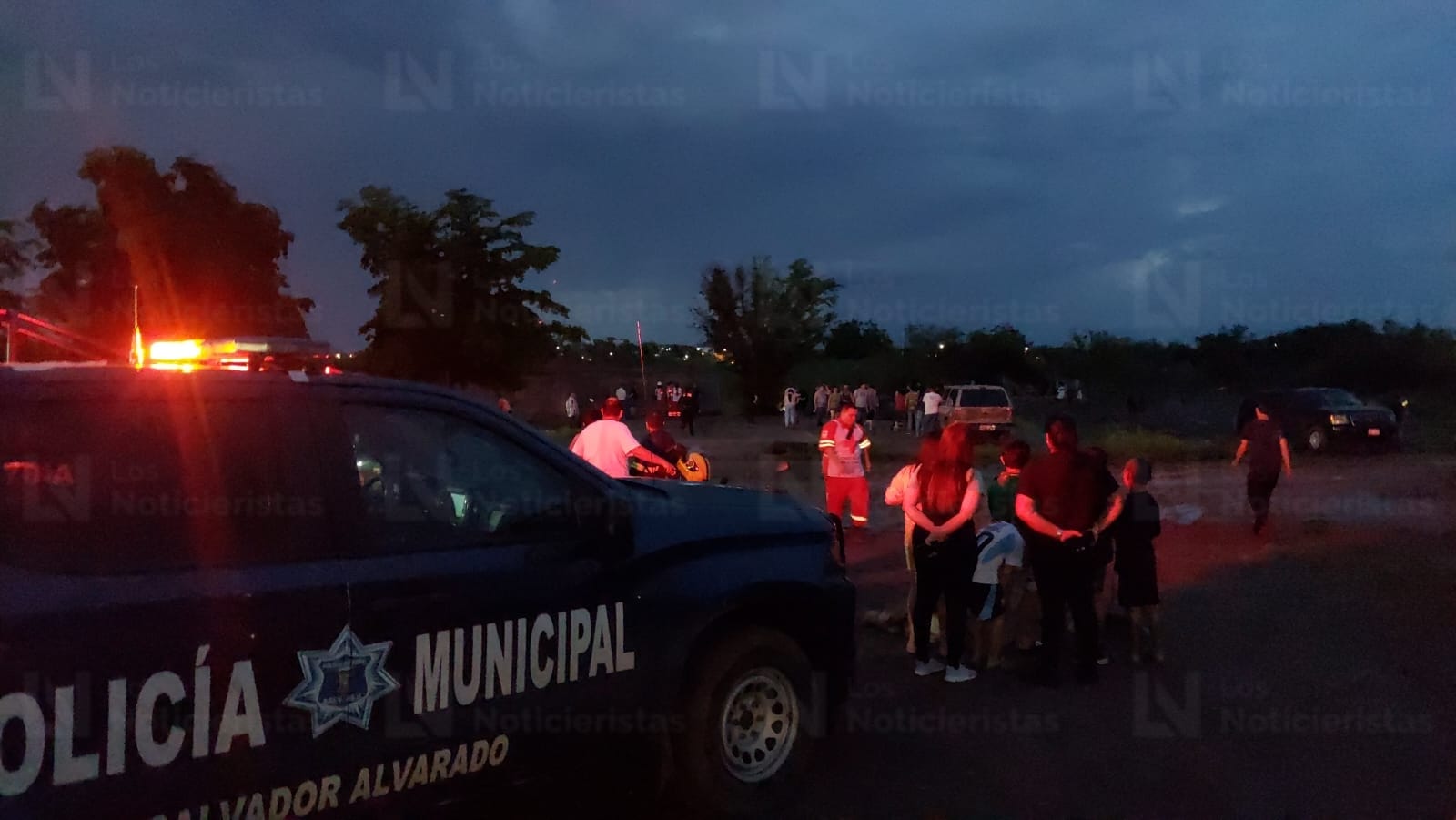 Mueren tres menores tras colapsar una barda junto al arroyo El Zopilote, en Guamúchil