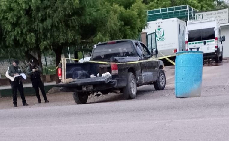 Camioneta donde trasladaron a las víctimas del ataque en Navolato