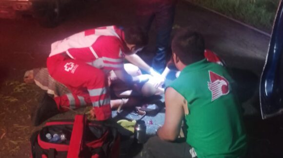 Choque de motos deja dos mujeres lesionadas en la carretera Palos Blancos–Estación Bamoa, en Guasave, Sinaloa