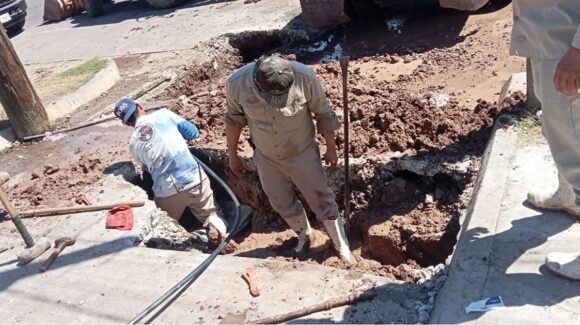 Japama redobla esfuerzos para concluir a tiempo la sustitución del subcolector frente al Tecnológico de Los Mochis