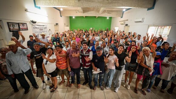En gira por Mazatlán, Omar López Campos se reúne con trabajadores, transportistas y familias de Villa Unión
