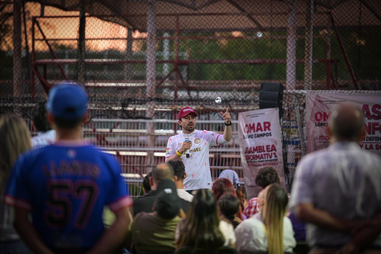 Omar López Campos sostiene encuentro con jóvenes deportistas en Culiacán