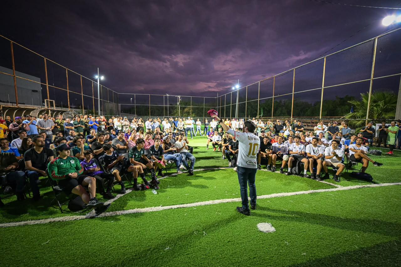 Omar López Campos sostiene encuentro con jóvenes deportistas en Culiacán