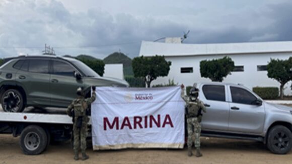 Aseguran cuatro armas largas, droga y vehículos en operativo de la Semar en El Huizache, El Rosario, Sinaloa
